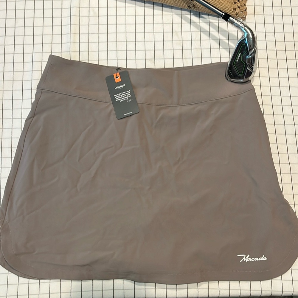 NWT Macade Women’s Golf Skort tan/khaki Size L